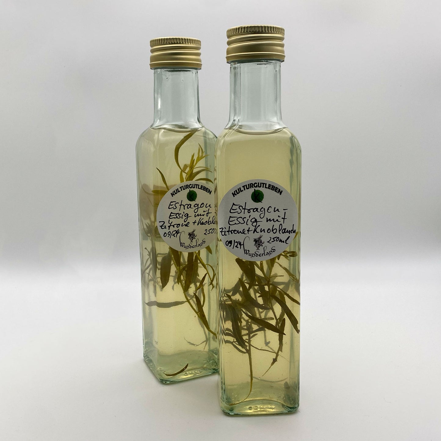 Essig: Bio Estragon-Essig mit Zitronen und Knoblauch