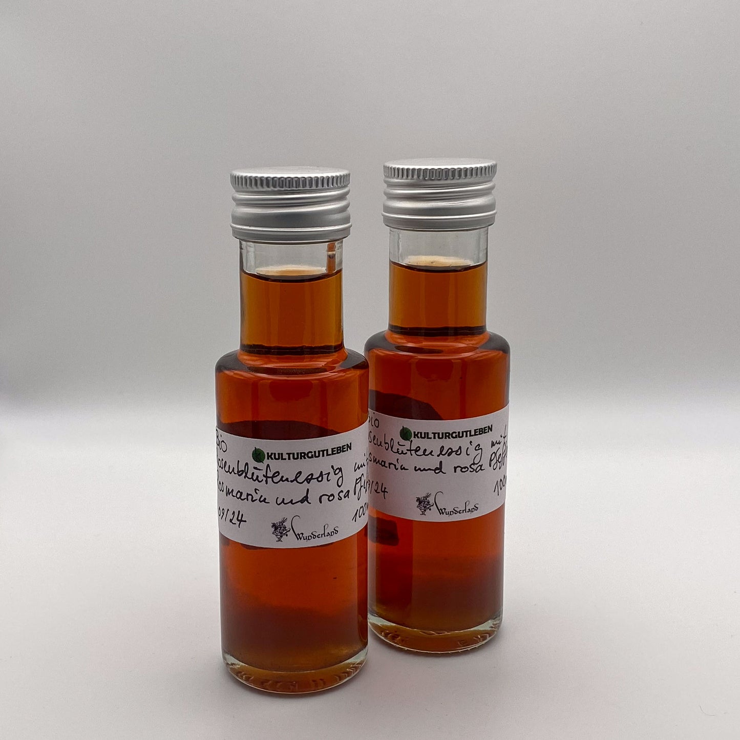 Essig: Bio-Rosenblütenessig mit Rosmarin und rosa Pfeffer