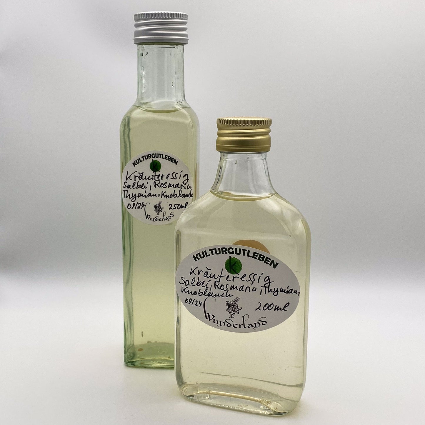 Essig: Bio Kräuter-Essig mit Salbei, Rosmarin, Thymian und Knoblauch