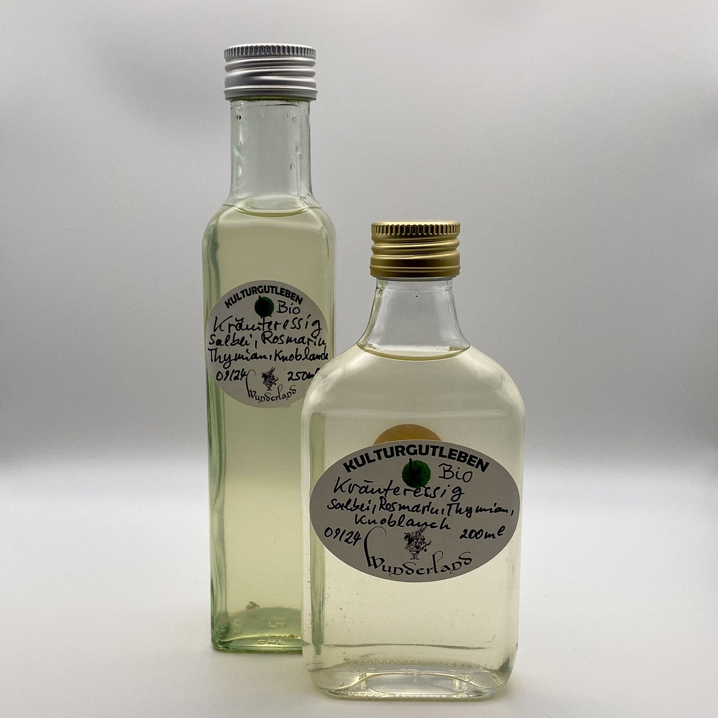 Essig: Bio Kräuter-Essig mit Salbei, Rosmarin, Thymian und Knoblauch