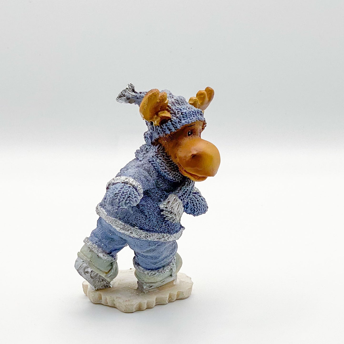 Figur: Elch beim Wintersport "Schlittschuh"