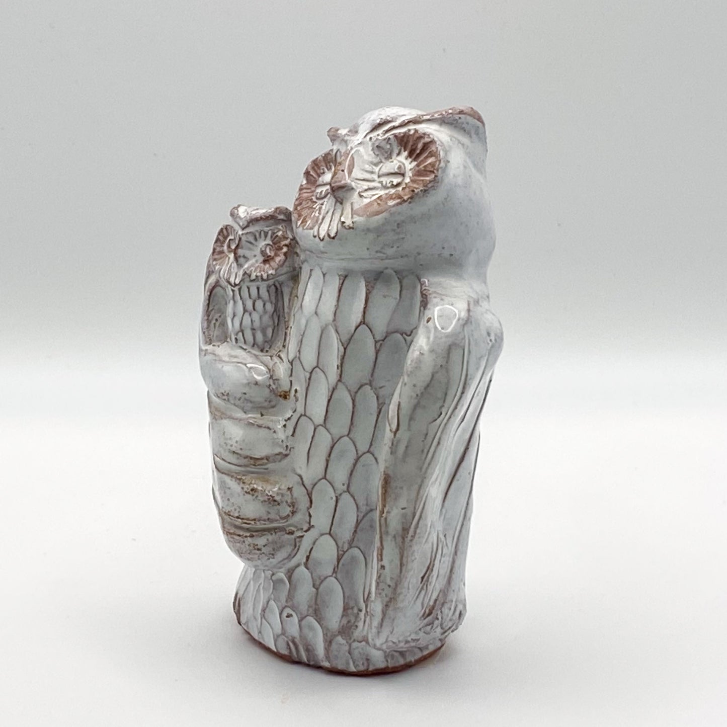 Figur: Eulenfigur aus Ton – Mama Eule und ihr neugieriges Küken