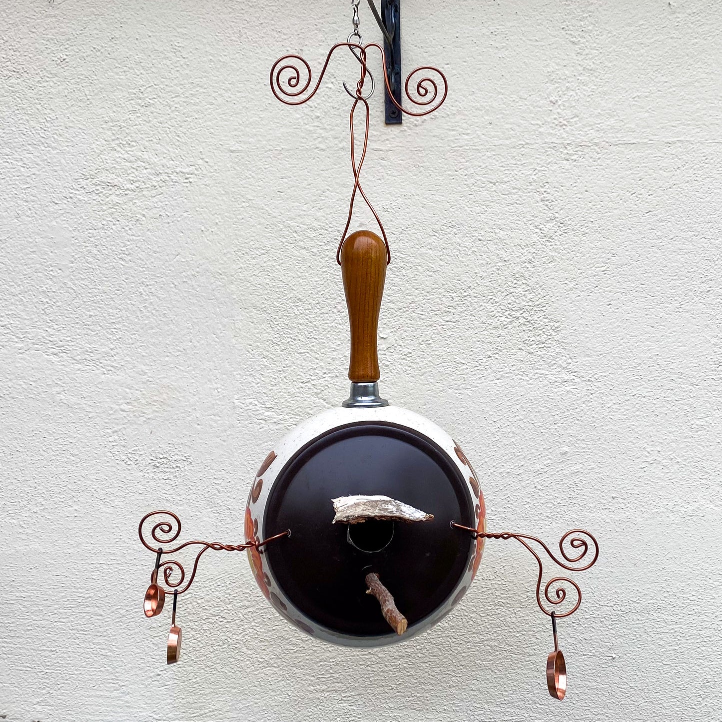 Vogelnistkasten handgefertigt aus einer alten Kasserolle, Emaille, braun - Unikat - Gartendeko