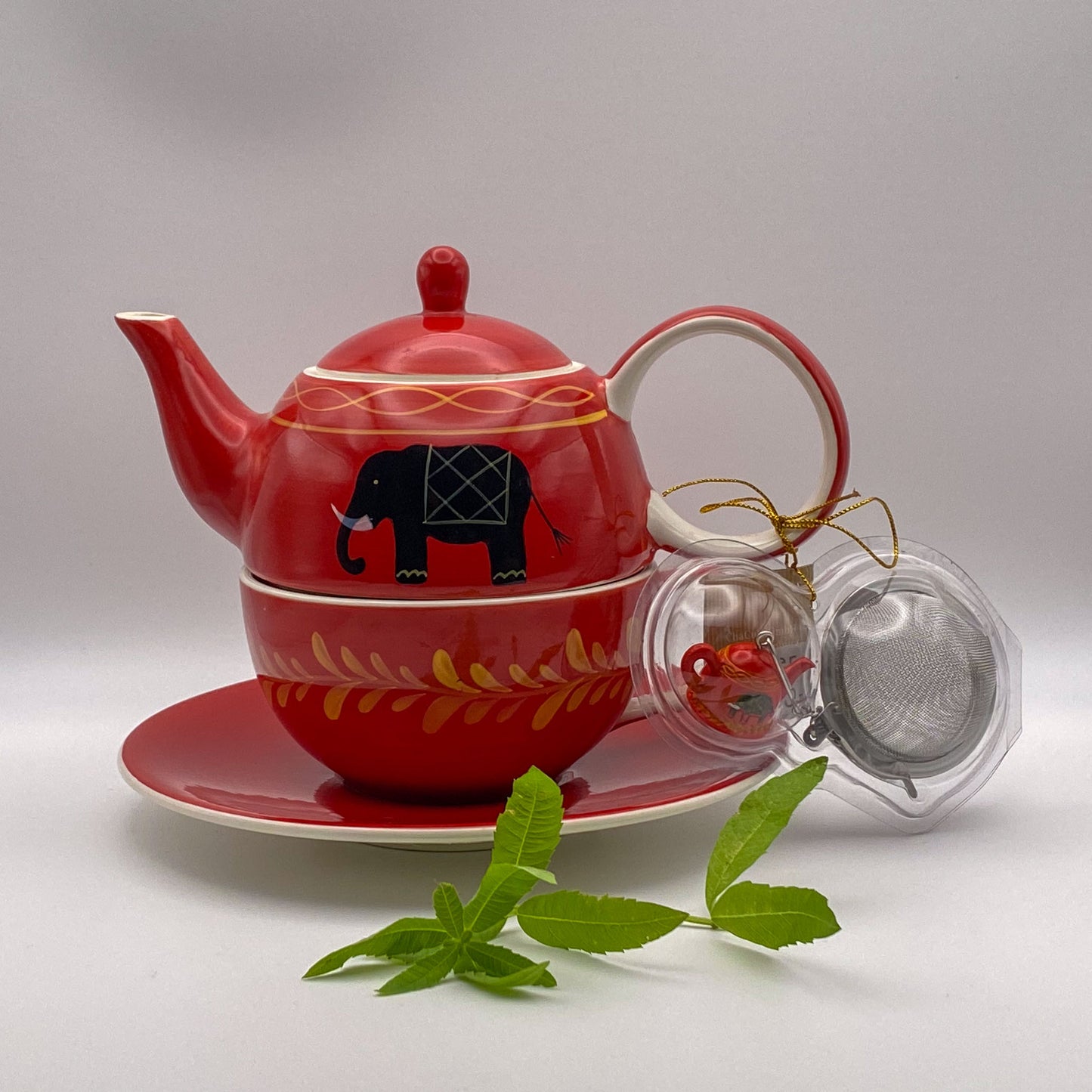 Tea-For-One Set "Benares" von Cha Cult Teekännchen mit Teetasse - Becher, Unterteller bzw. Servierteller und Teeei mit Anhänger in Teekannenform