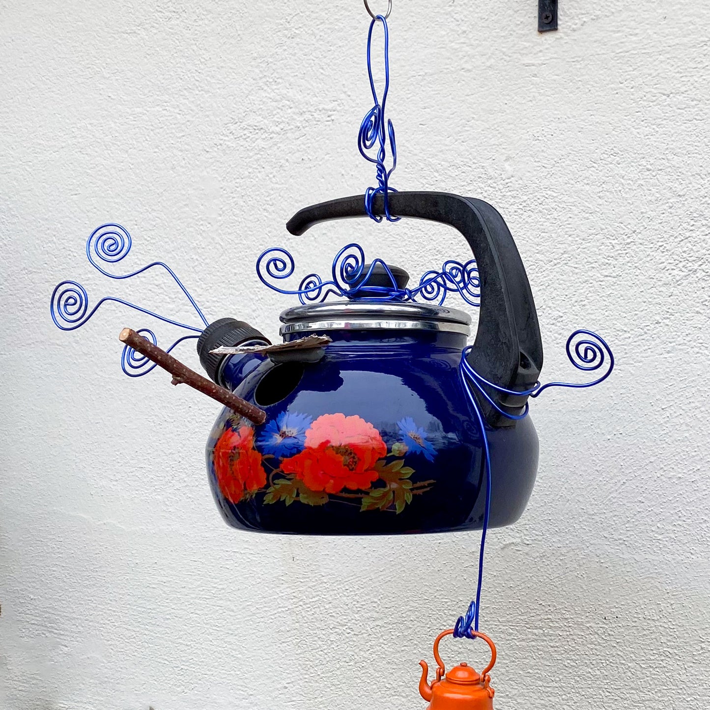 Vogelnistkasten handgefertigt aus einem alten Wasserkessel, Emaille, blau - Unikat - Gartendeko