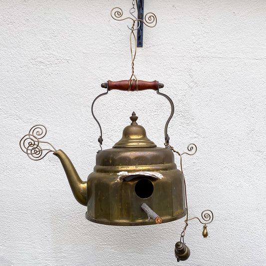 Vogelnistkasten handgefertigt aus einem alten Messing-Wasserkessel - Unikat - Gartendeko