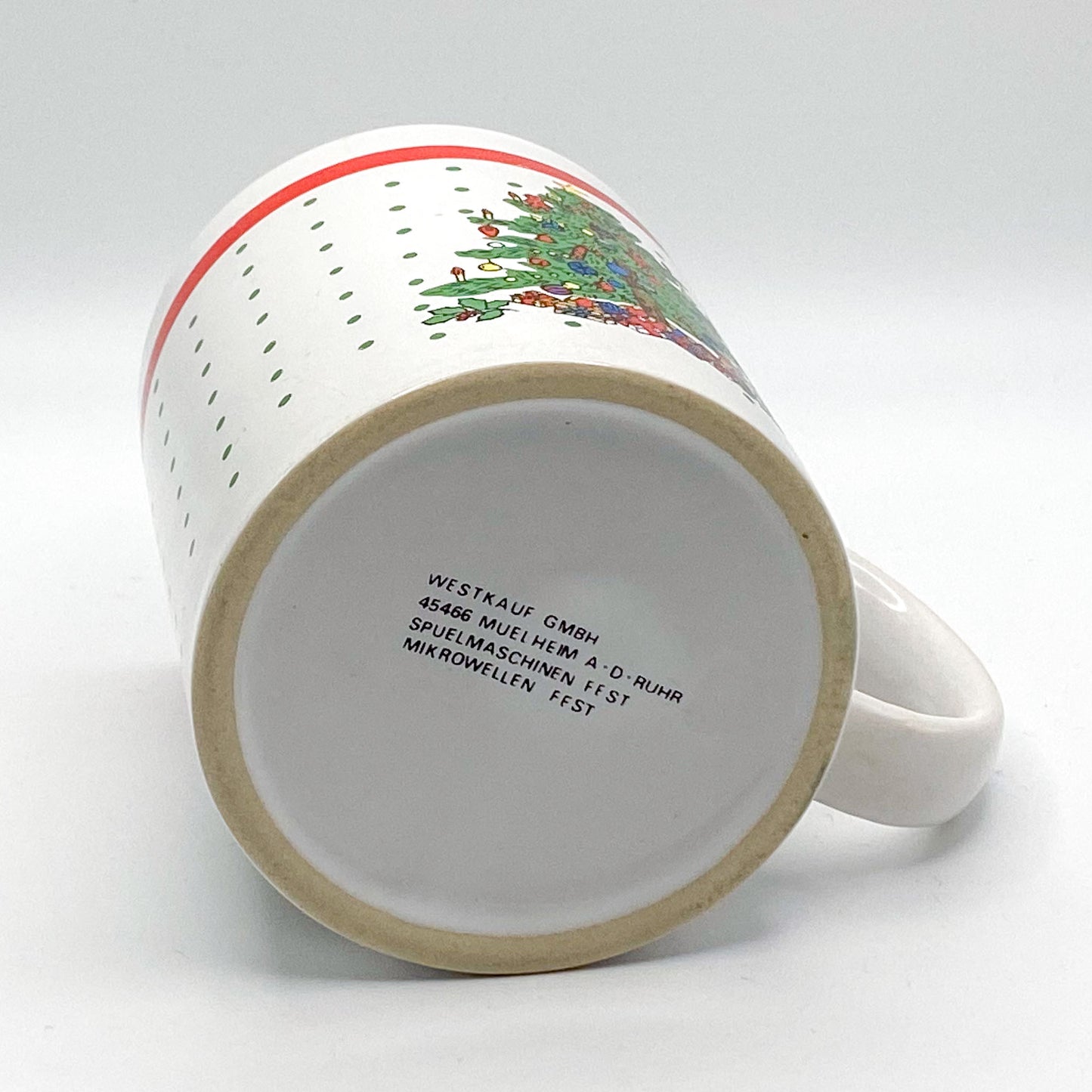 Becher -  mit weihnachtlichem Motiv: geschmückter Weihnachtsbaum